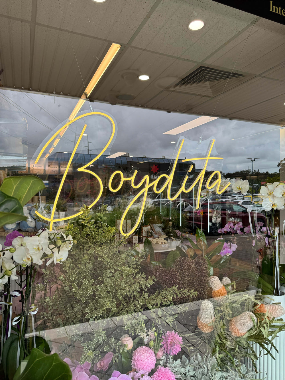 boydita-flowers-delivered-creative_execution_image